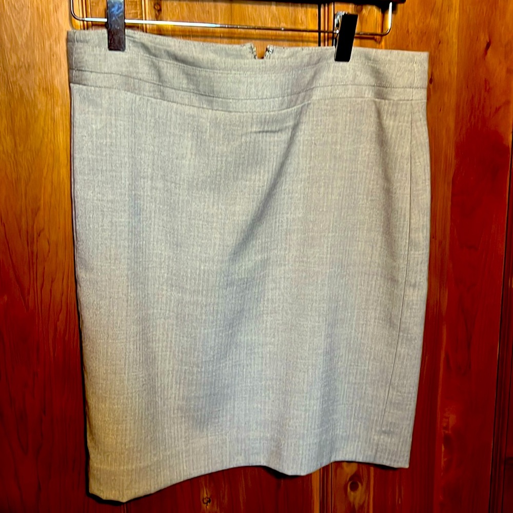 Banana Republic tan skirt, size 4